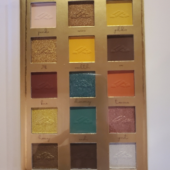 Eyeshadow - Picture 8 of 12